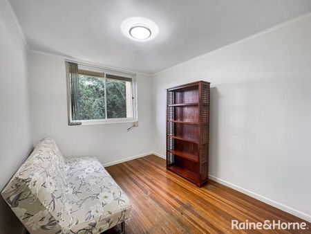 Fully Furnished Convenient Unit with Leafy Outlook - 6 month lease only - Photo 4