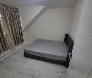1 bedroom in a flat share to rent - Photo 4
