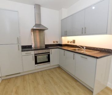 1 bedroom flat to rent - Photo 2