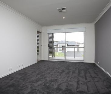 Spacious 4 Bedroom Home in Shell Cove - Photo 1