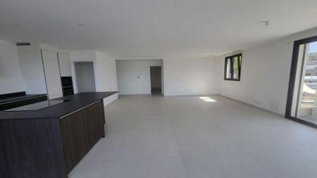 Location Appartement 5 pièces 164m² ANNECY LE VIEUX 74940 - Photo 2