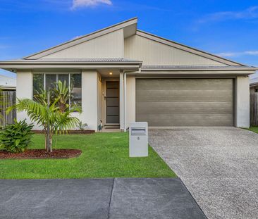 Spacious & Stylish Family Home in Parklakes - Photo 1