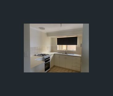 Great Unit, Private Yard! - Photo 1