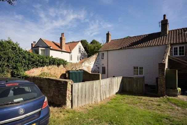 2 bedroom cottage to rent - Photo 1