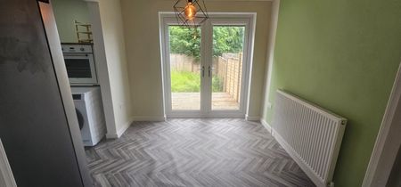 3 Bed - 74 Tower Lane, Leeds - LS12 3SD - Professional - Photo 4
