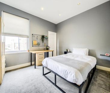 6 bedroom terraced house to rent - Photo 4