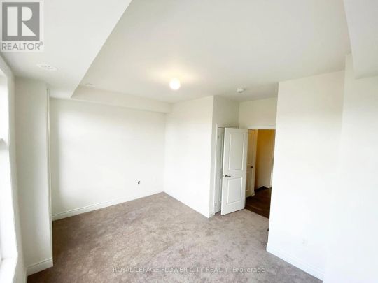 3006 ISLINGTON AVENUE - Photo 1