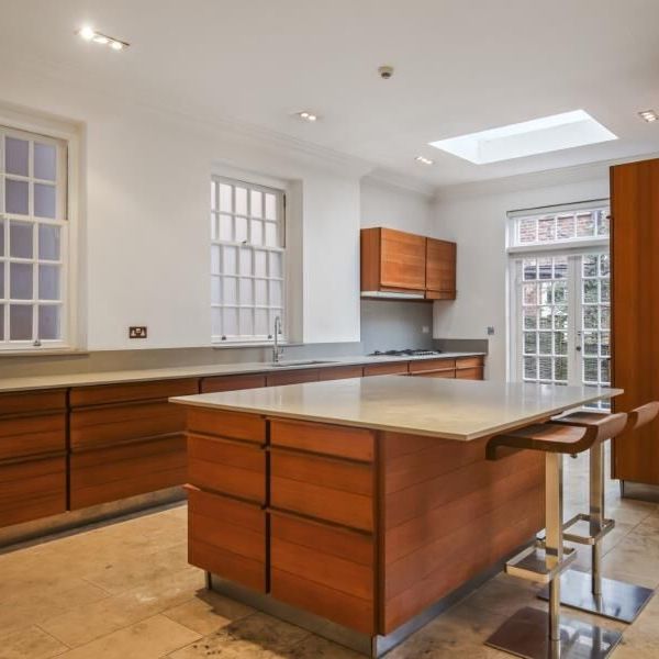 6 Bedroom Flat To Let - Photo 1