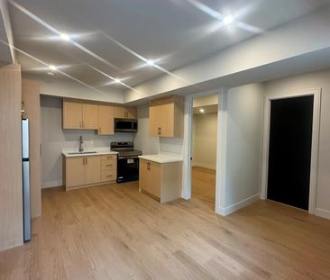 For Lease - 855 Tenth Street, Mississauga, Ontario - Photo 4