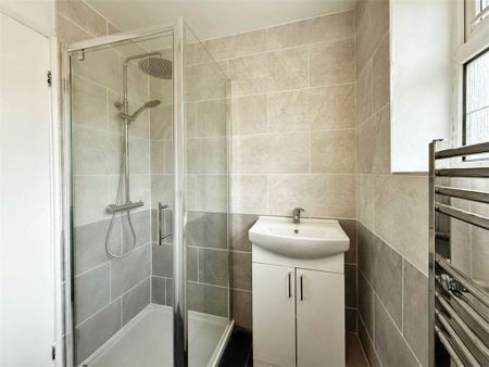 Poundfield Court, Woking, Surrey, GU22 8LA - Photo 4