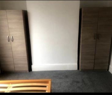 Room in a Shared House, Pretoria Road North, N18 - Photo 1