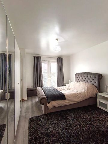 £1,000 PCM, Two Bedroom, Two Bathroom Apartment with Allocated Parking in Moorhead Close, Splott, Cardiff, CF24 5FB - Photo 2