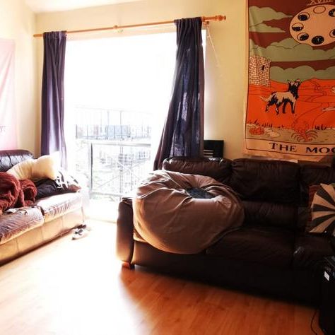 6 bedroom townhouse to rent - Photo 1