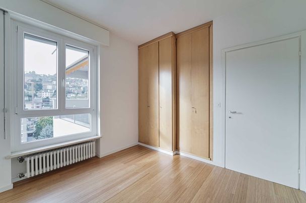 LUMINOSO ATTICO DI 4.5 LOCALI COMPLETAMENTE RINNOVATO - Photo 1