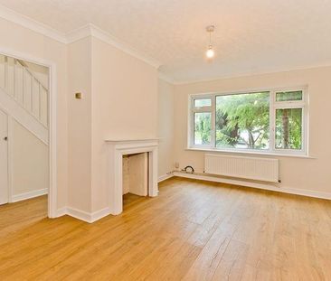 4 bedroom semi-detached house to rent - Photo 4