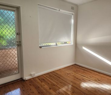 PERFECTLY LOCATED CLOSE TO STATION, SHOPS & SCHOOLS - Photo 2