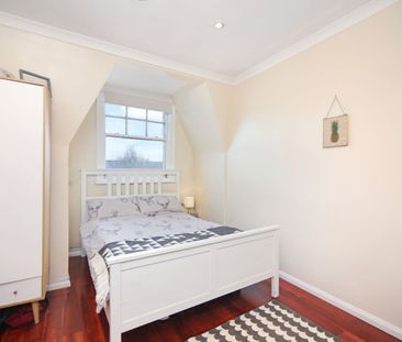2 Bed Flat, Gartmoor Gardens, SW19 - Photo 2