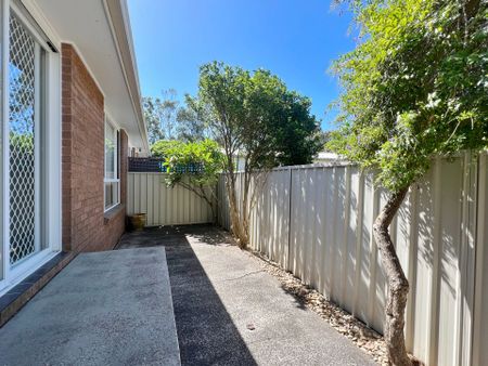 Two Bedroom Villa - Central Location! - Photo 2