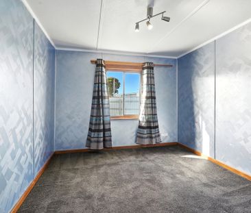 Spacious 3-bedroom family home available now - Photo 4