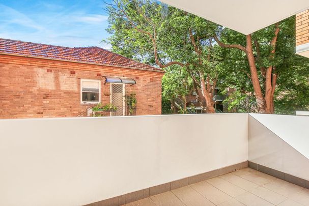Two Bedroom Apartment in a Fabulous Location - Photo 1