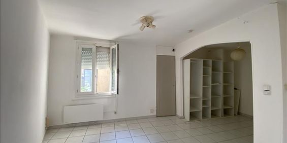1 pièce - 30,6 m² - 2ème étage - Colocation non autorisée - Photo 3