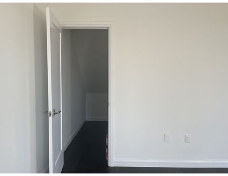 For Lease - 1169 Garner Road Unit# 31, Hamilton, Ontario - Photo 4