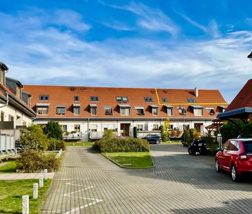 Idyllisch wohnen unterm Dach mit Loggia und Fernblick! - Photo 1