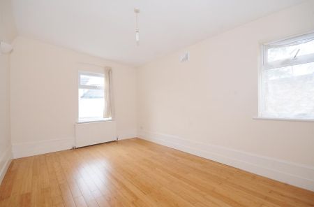 3 bedroom flat to rent - Photo 2