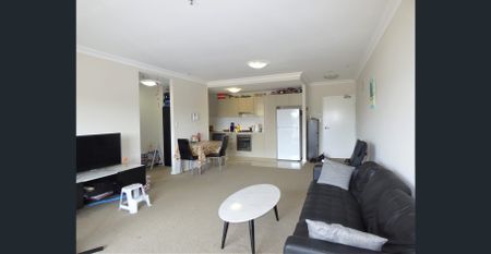 Convenient & Modern One Bedroom Apartment - Photo 4