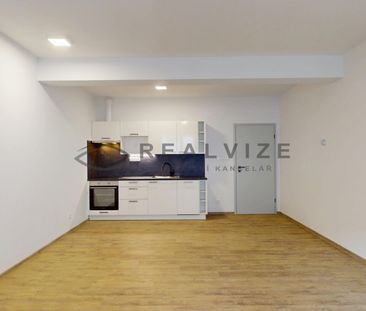 Pronájem bytu 1+kk a garsoniéry 38 m² - Fotografie 6