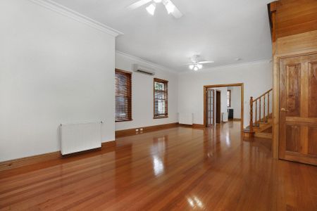 Modern 4-bedroom Bentleigh Wonder! - Photo 4