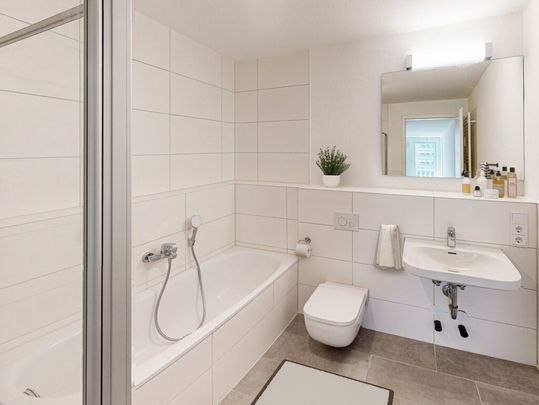 Neu auf dem Sonnenhügel: Moderne 3-Zimmer-Wohnung mit separatem Gäste-WC und Abstellraum - Foto 1