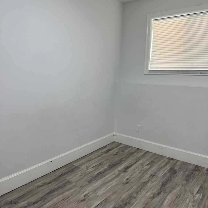 Aspen Ridge - 2 Bedroom/1 Bathroom Lower Unit - 156 Barrett Street - Photo 1