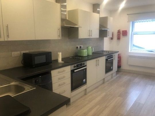 Sutton High Street, SM1 1EX - Photo 1