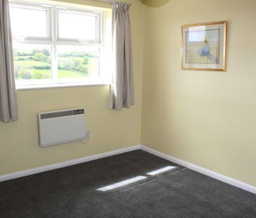 3 bed Terraced - To Let - Photo 2