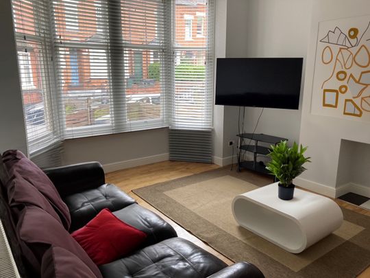 6 Bed Semi-Detached House, Daneshill Road, LE3 - Photo 1