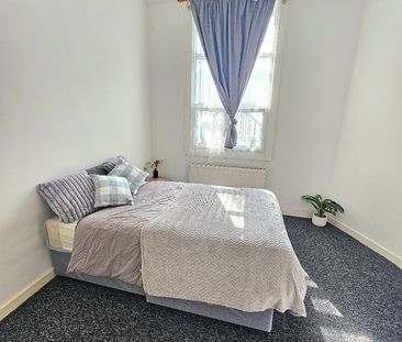 Room in a Shared Flat, Gillender Street, E3 - Photo 2