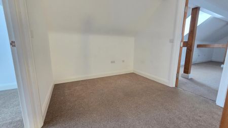 2 bedroom terraced house to rent - Photo 4