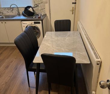 4 Bed Terraced House, Harehills Place, LS8 - Photo 2