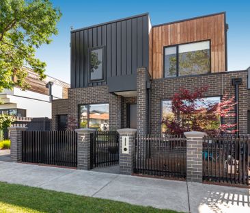 Exquisite and Spacious Townhouse! - Photo 2