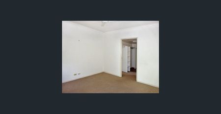 Large Apartment with Space! - Photo 2
