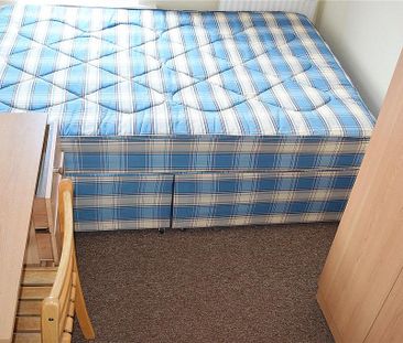 4 bedroom end of terrace house to rent - Photo 6