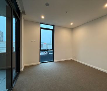 Spacious One Bedroom for lease! - Photo 2