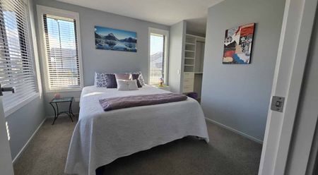 2 Bedroom Beauty in Berryfields - Photo 2