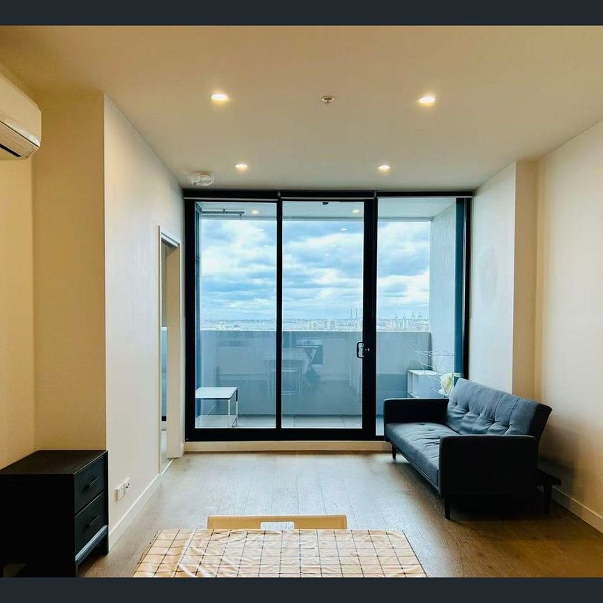 A South Melbourne Gem with Spectacular Bay Views! - Photo 1