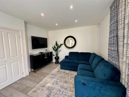 4 bedroom detached house to rent - Photo 3