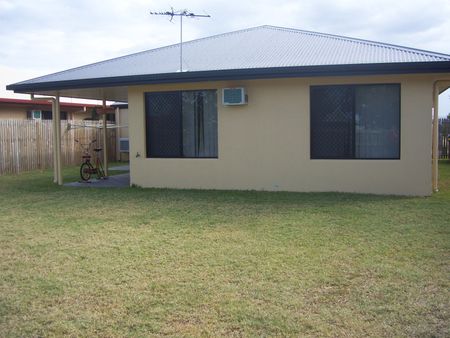 3 BEDROOM FAMILY HOME IN KIRWAN - Photo 5