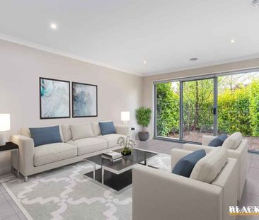 Stunning Three Bedroom Townhouse - Photo 4