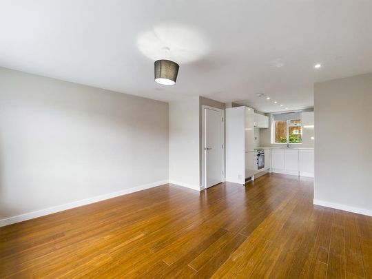 2 bedroom ground floor maisonette to rent - Photo 1