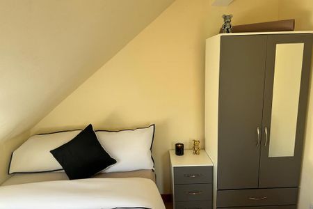 6 bedroom semi-detached house to rent - Photo 2